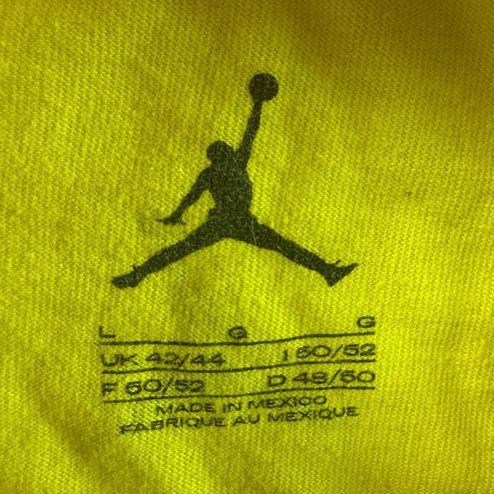 Jordan T-Shirt Mens Large Yellow Burger‎ Sneaker Graphic Short Sleeve Tee